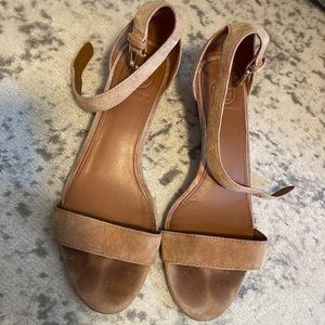 Tory Burch SAVANNAH WEDGE (TAN, size 7)